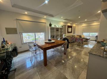 Casa · 106m² · 4 Ambientes · 1 Cochera · Casa Duplex 4 Amb. en Villa Adelina A. Credito