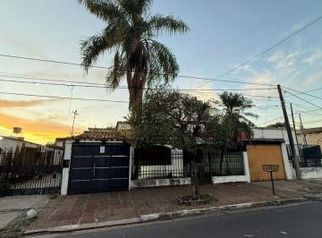 Casa · 50m² · 4 Ambientes · 1 Cochera · Venta de Casa en Corrientes Capital