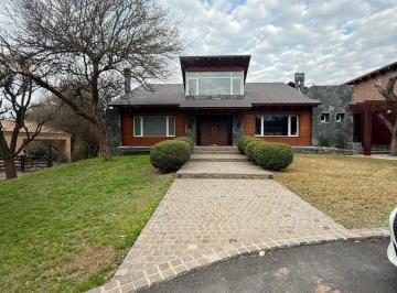 Casa · 420m² · 10 Ambientes · 2 Cocheras · Casa Country El Bosque Fondo Golf