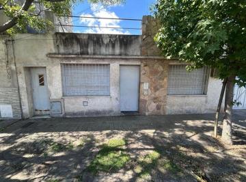 Casa · 70m² · 3 Ambientes · Casa 2 Dorm. - Venta
