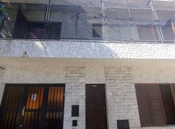 Casa · 162m² · 5 Ambientes · 1 Cochera · Venta Casa Dos Plantas Cochera y Galpon, Arroyito