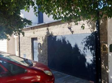 Casa · 142m² · 5 Ambientes · 1 Cochera · Casa 5 Ambientes Barrio Residencial Banfield Este