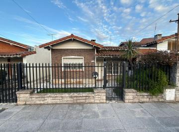 Casa · 141m² · 4 Ambientes · 1 Cochera · Casa 5 Amb Villa Luzuriaga Apto Credito