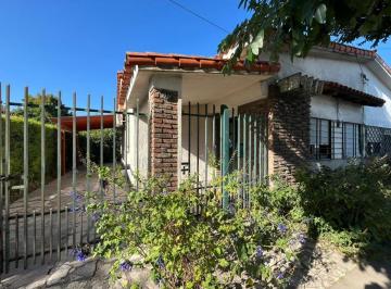 Casa · 139m² · 3 Ambientes · 1 Cochera · Casa en Venta Sobre Colectora Acceso Oeste. Permuta
