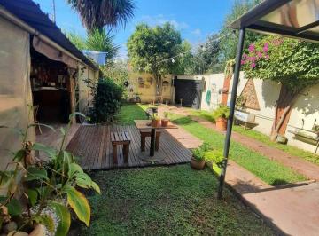 Casa · 90m² · 4 Ambientes · 2 Cocheras · Venta Casa 4 Amb en Esquina con Quincho y Jardín