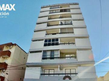 Departamento · 74m² · 5 Ambientes · 1 Cochera · Departamento en Venta Impecable Microcentro