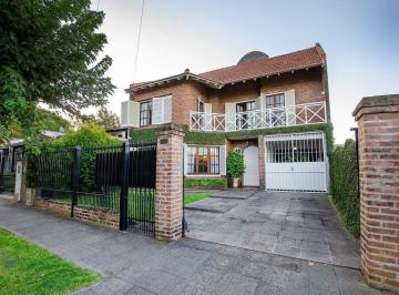 Casa · 182m² · 5 Ambientes · 1 Cochera · Casa en Venta Monte Grande 5 Ambientes con Piscina