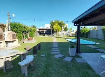 Casa · 220m² · 8 Ambientes · 2 Cocheras · Linda Casa, Gran Parque y Pileta, Pueblo Belgrano