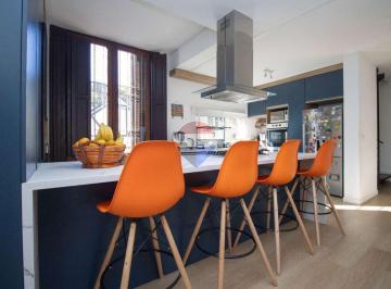 Casa · 357m² · 9 Ambientes · 2 Cocheras · Venta Casa de Estilo Pocitos Reciclada