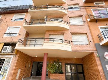 Departamento de 3 ambientes, Tres de Febrero · Semipiso 3 Ambientes con Balcón – Apto Crédito – Sáenz Peña