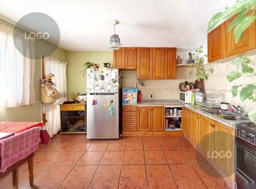 Casa · 120m² · 6 Ambientes · 1 Cochera · Venta Casa Complejo Cerrado 3 Dorm. en Complejo Cerrado Apta Credito