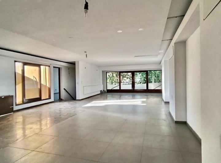 Casa · 290m² · 15 Ambientes · 4 Cocheras