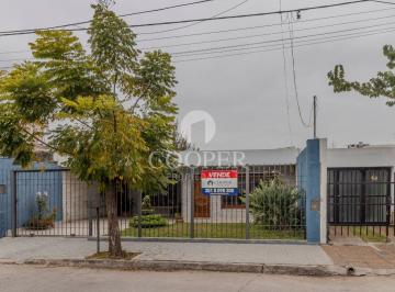 Casa de 6 ambientes, Córdoba · Casa en Venta - Bº Los Plátanos - 3 Dorm.