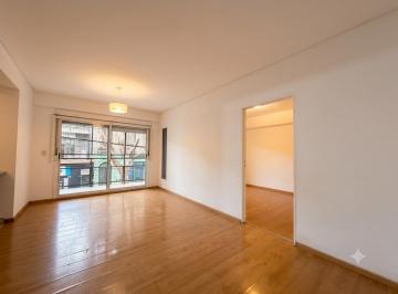 Departamento de 2 ambientes, Almagro · Amplio 2 Ambientes Al Frente con Balcón Corrido | Edificio con Pileta y Parrilla.