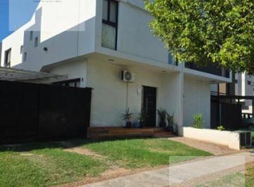 Casa · 135m² · 7 Ambientes · 1 Cochera · Excelente Casa en Claros del Bosque, No Te Pierdas La Oportunidad!