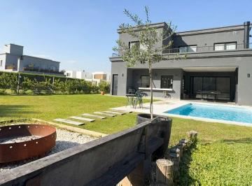 Casa · 210m² · 5 Ambientes · 4 Cocheras · Casa en Venta, Barrio Santa Ana, Villanueva