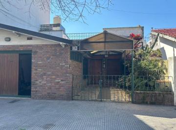 Casa · 180m² · 4 Ambientes · 2 Cocheras · Venta Casa 4 Amb con Jardin, Quincho y Cocheras