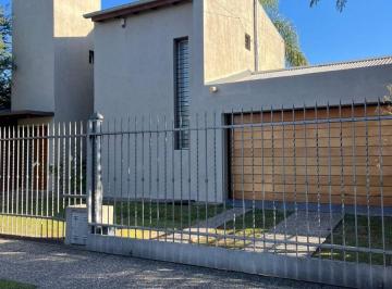 Casa de 6 ambientes, Córdoba · Hermosa Casa en Venta en Alto Verde! Apta Credito