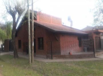 Casa · 150m² · 4 Ambientes · Casa en Venta - 3 Dormitorio 2 Baño - Patio y Pileta - 150 m² - Ituzaingó