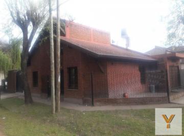 Casa · 150m² · 4 Ambientes · Casa en Venta - 3 Dormitorio 2 Baño - Patio y Pileta - 150 m² - Ituzaingó