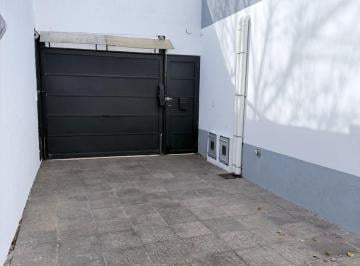 porton de acceso al complejo · Vendemos Departamentos