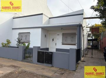 Casa · 90m² · 4 Ambientes · 3 Cocheras · Casa 2 Dorm. - Entrada de Auto Compratida - Llavallol