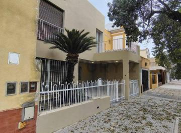 Casa · 156m² · 6 Ambientes · 1 Cochera · Casa de 5 Dorm. Refaccionada a Nuevo en Flores, C. A. b. A.