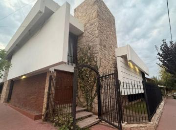 Casa de 6 ambientes, Godoy Cruz · Casa en Venta C/ Cochera en Godoy Cruz