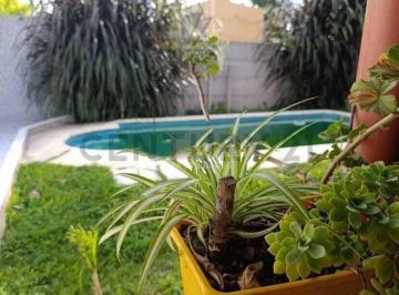 Casa · 150m² · 5 Ambientes · 1 Cochera · Venta Casa de 2 Plantas con Gran Galeria, Parrilla y Piscina en Tortuguitas