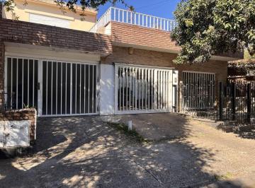 Casa · 80m² · 3 Ambientes · 1 Cochera · Casa de Dos Dorm. en Barrio Crisol Sur - Calle Vigo 2189