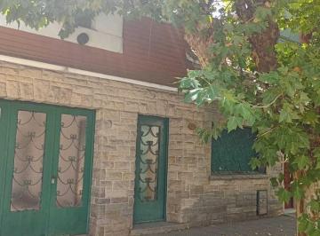 Casa · 250m² · Casa Chalet en Venta en Lanús Este, Lanús, G. B. a. Zona Sur