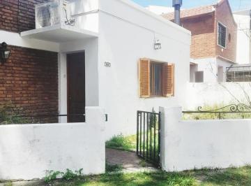 Casa · 120m² · 6 Ambientes · 1 Cochera · Bv Rondeau 3900!(Martin Fierro 501)en Alquiler! Casa en Esquina! 3 Dorm.. B° La Florida!