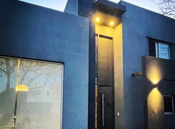 Casa , Pilar · Dueño Vende o Permuta. Hermosa Casa Racionlista, Práctica y Espaciosa.