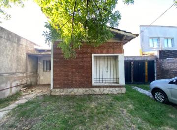 Casa · 80m² · 2 Dormitorios · 1 Cochera · Casa en Alquiler, Laprida Al 1400 Ituzaingó Norte