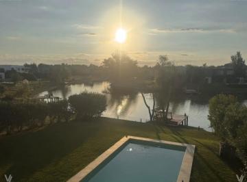 Casa · 220m² · 5 Ambientes · 1 Cochera · Casa Chalet en Venta en Escobar, G. B. a. Zona Norte, Argentina