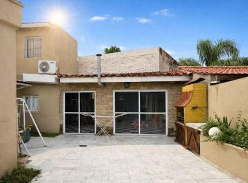 PH · 83m² · 4 Ambientes · Venta PH 4 Ambs. Exc. Ubicación. Quincho y Patio