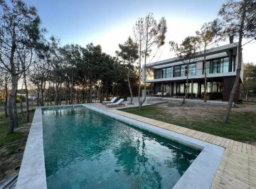 Casa · 600m² · 7 Ambientes · 3 Cocheras · Casa en Venta 6 Dorm. Costa Esmeralda Marítimo II