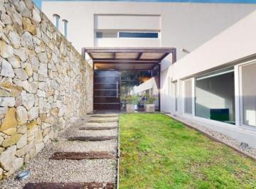 Casa · 287m² · 5 Ambientes · Casa en Venta 4 Dorm. Pileta Costa Esmeralda Residencial I