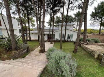 Casa · 240m² · 6 Ambientes · Casa en Venta 4 Dorm. Costa Esmeralda Marítimo III