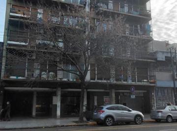 Departamento de 4 ambientes, Flores · Av Avellaneda 2700 - 4 Ambientes + Escritorio o Dependencia - Super Luminoso.