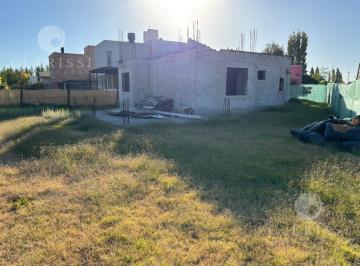 Casa · 80m² · 3 Ambientes · 3 Cocheras · Venta de Casa 2 Dorm a Terminar en B° Cerrado Villa Muluen - Plottier