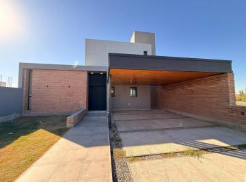 Casa · 189m² · 5 Ambientes · 2 Cocheras · Casa en Venta en Rincones de Manantiales. 4 Dorm.