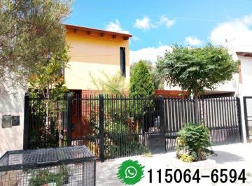 Casa de 4 ambientes, Trelew · Venta Duplex en Excelente Estado