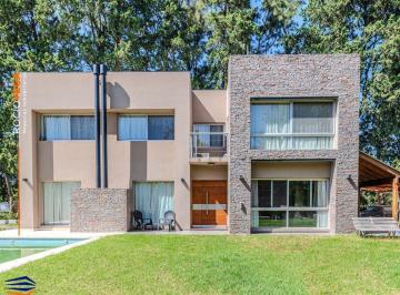 Casa · 270m² · 5 Ambientes · 3 Cocheras · Casa en Alquiler Anual en Barrio Cerrado Cardenal del Monte, General Rodriguez