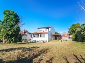 Casa · 238m² · 4 Ambientes · 2 Cocheras · Chalet con Lote Lindero con Piscina en Colinas de Peralta Ramos