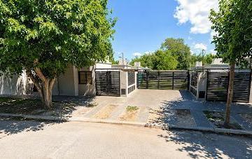 Casa · 55m² · 4 Ambientes · 1 Cochera · Duplex en Housing en Arguello Apto Credito