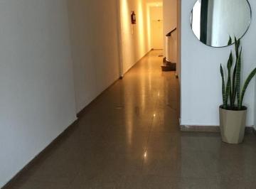 Departamento de 3 ambientes, Colegiales · Departamento en Jorge Newbery y Cramer 3 Ambientes, Primer Piso por Escaleras, Interno, Luminoso.