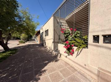 Casa de 4 ambientes, Dorrego · Casa en Venta C/ Cochera en Dorrego