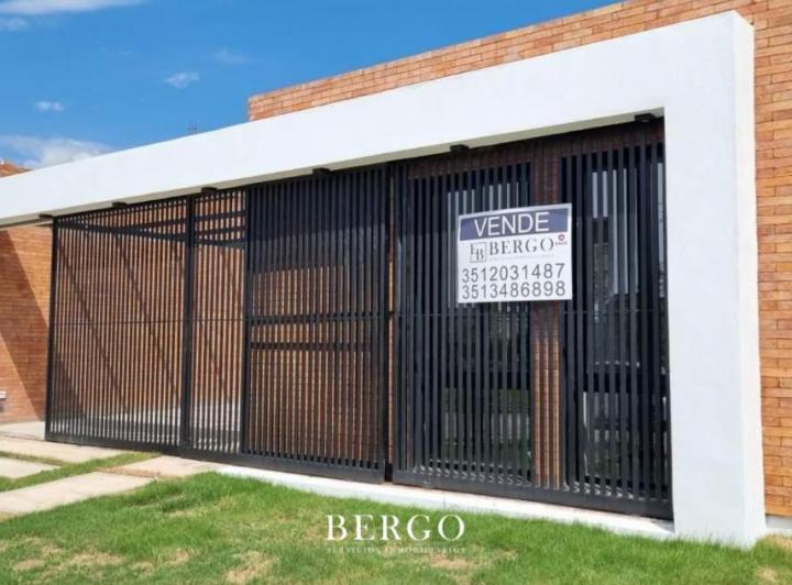 Casa · 180m² · 3 Ambientes · 2 Cocheras