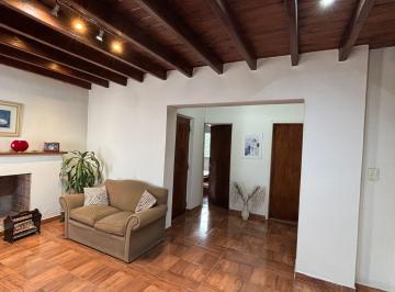 Casa · 165m² · 3 Ambientes · 5 Cocheras · Venta Casa con Quincho en Merlo